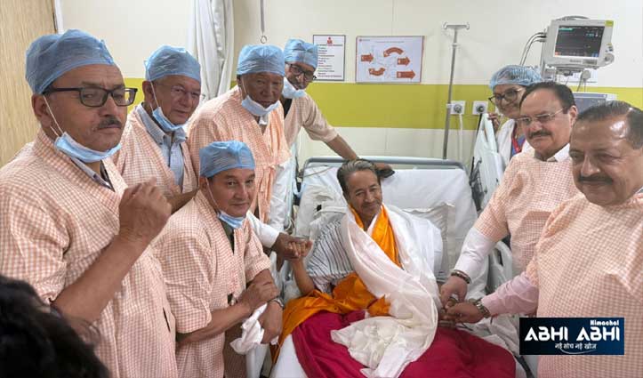 जंतर-मंतर से मेदांता अस्पताल तक… NEET विवाद पर झुकी केंद्र सरकार, सोनम वांगचुक ने तोड़ी भूख हड़ताल