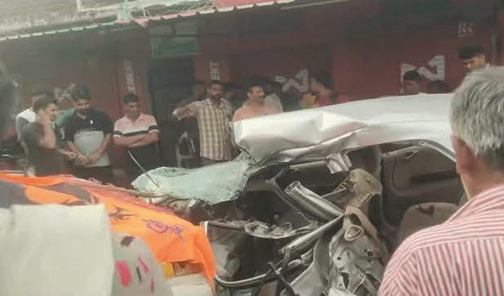 ऊना-धर्मशाला एनएच पर कार – पिकअप की भीषण टक्कर,कटर की मदद से काटकर निकाला एक व्यक्ति