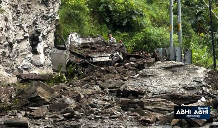कुल्लू में बारिश का तांडव: आनी में कारों पर गिरा मलबा-पत्थर, मंडी-कुल्लू हाईवे समेत कई मार्ग ठप