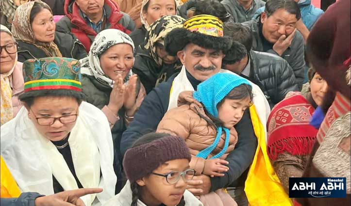 सुक्खू की सादगी-अपनत्व ने जीता काजा के लोगों का दिल, CM की गोद में सोई बच्ची